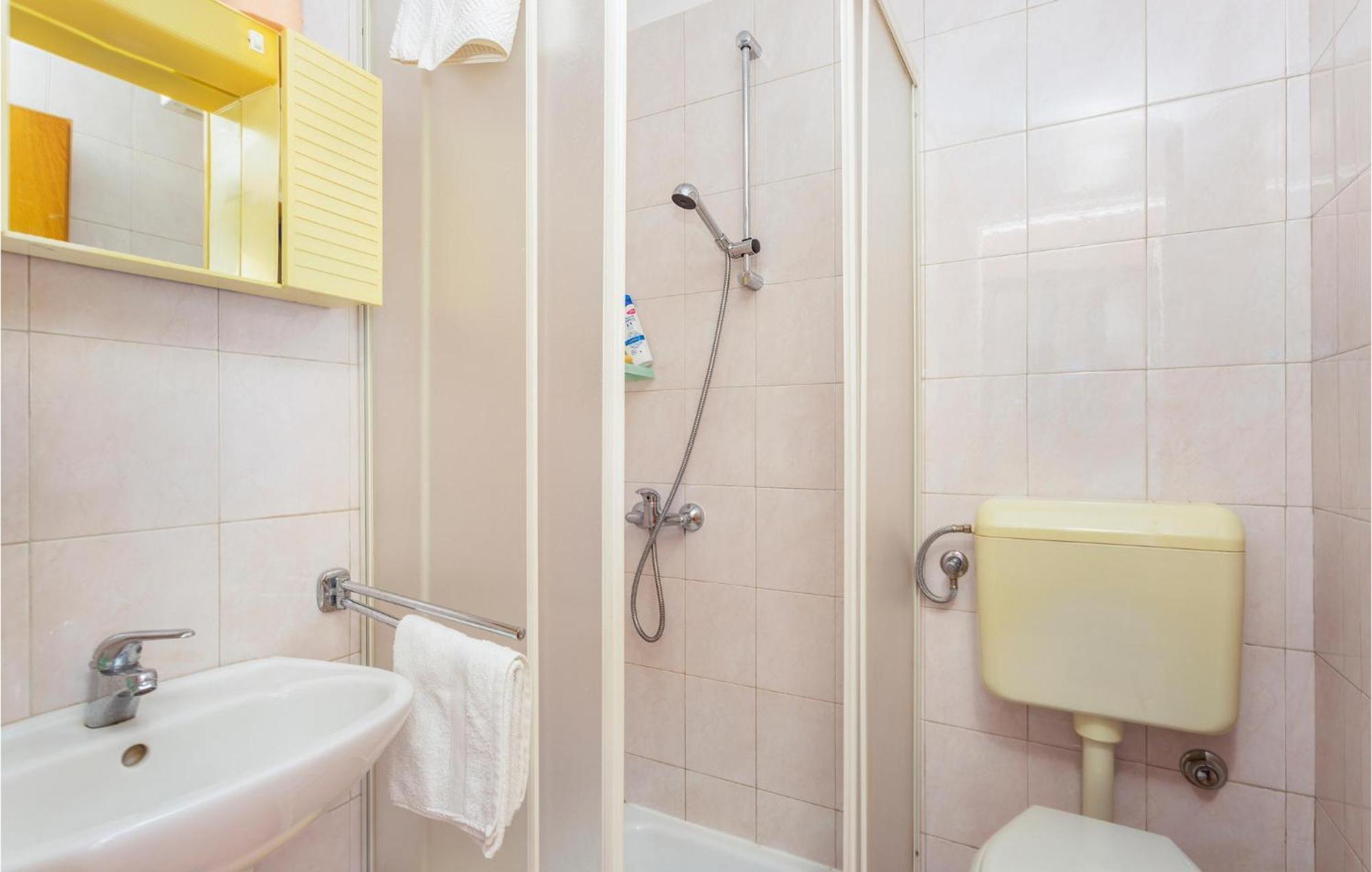 1 Bedroom Beautiful Apartment In Linardići Exterior foto